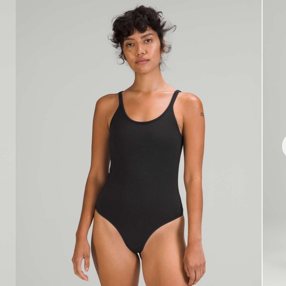 EUC Lululemon Casual Bundle. Size 6 - Picture 10 of 12